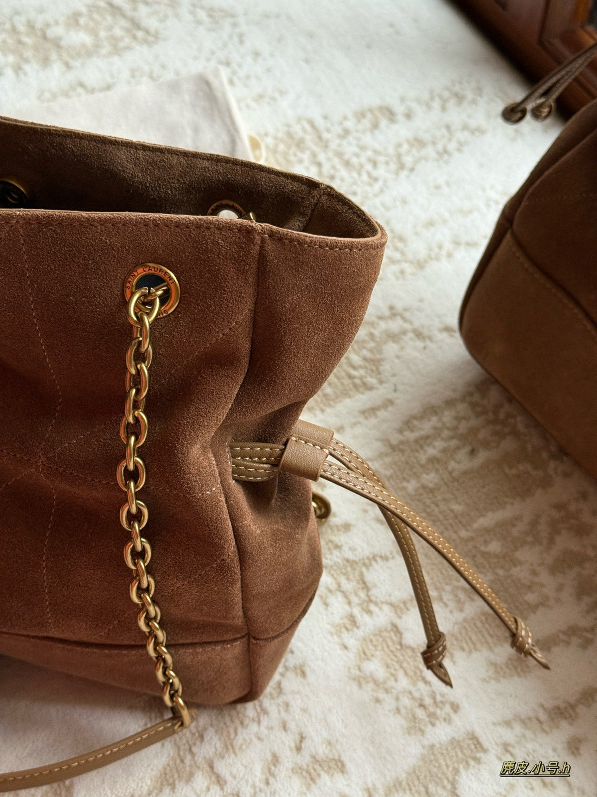 Matte suede triangular grid tote bag