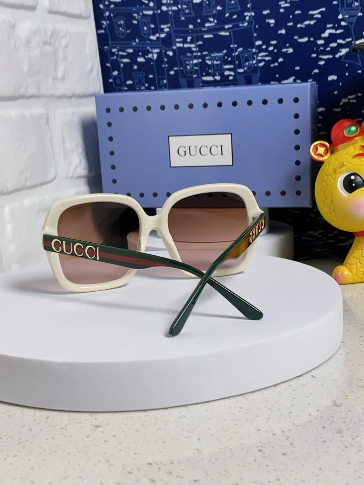Fashionable European and American style concealed sunglasses