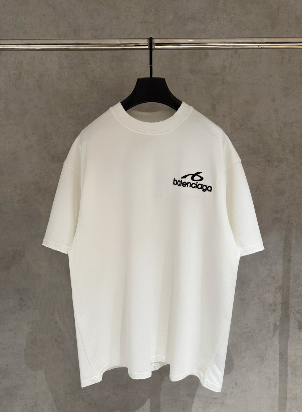 Embroidered short sleeved T-shirt