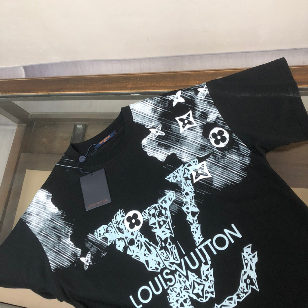 Latest versatile short sleeved T-shirt for both men and women