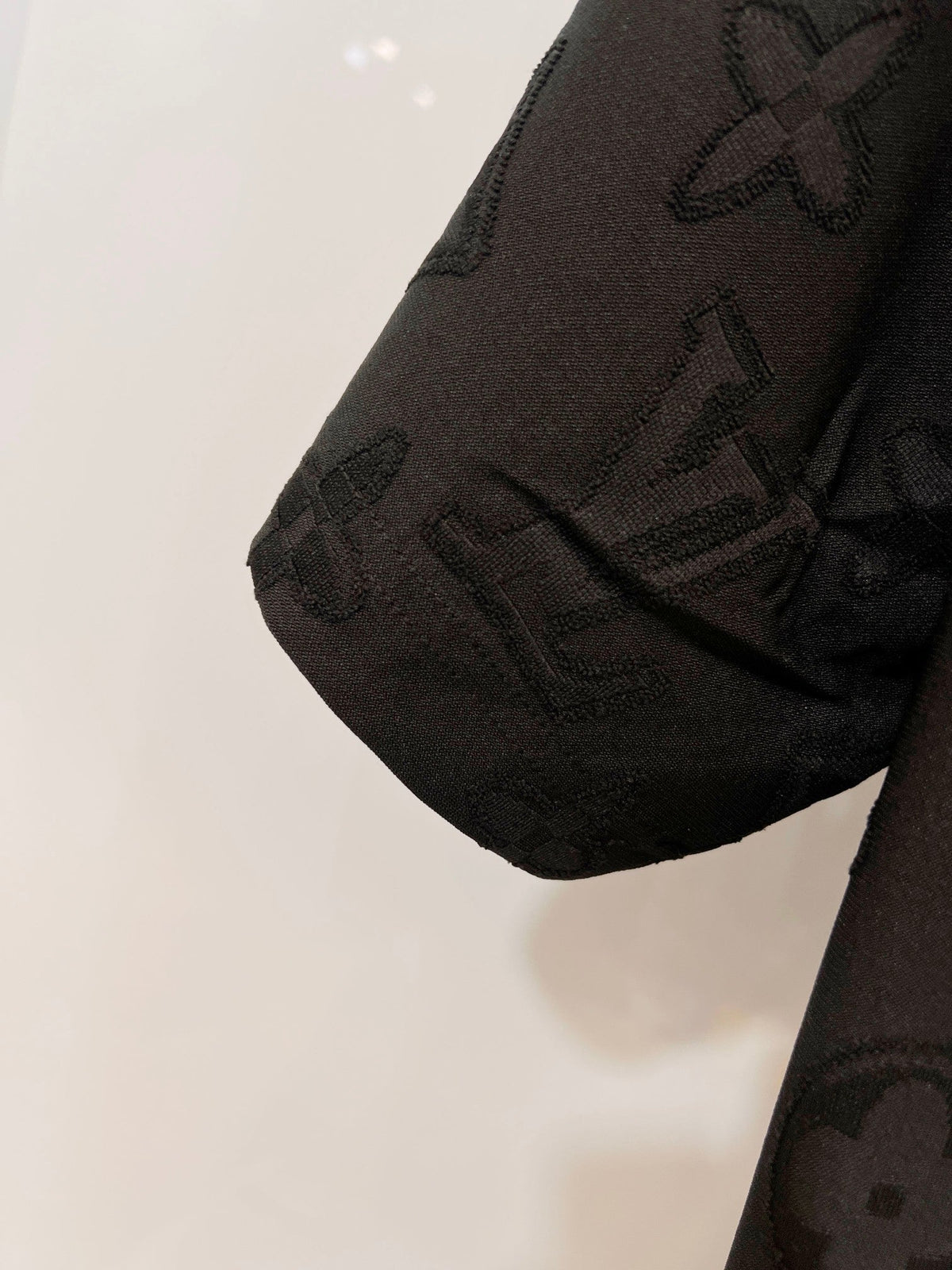 Dark patterned jacquard short sleeved t-shirt