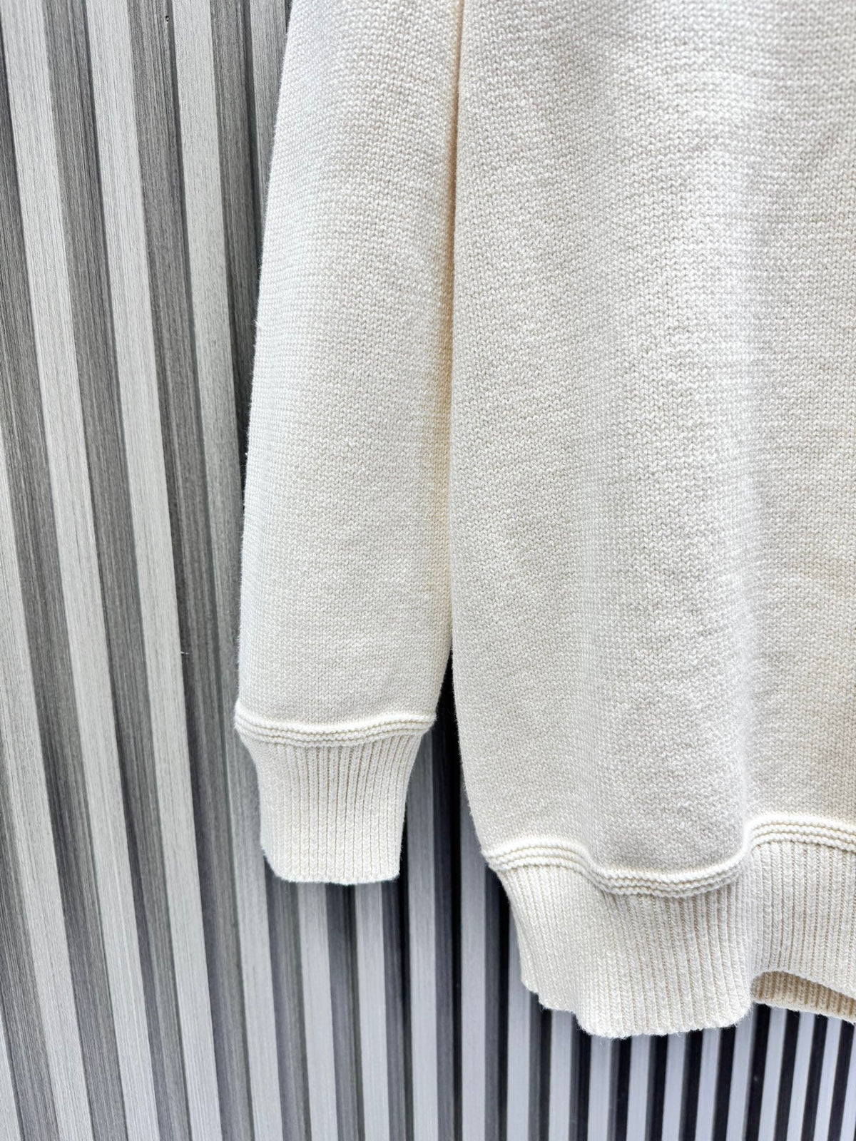 Small embroidery high neck pullover with half collar buckle knitted sweater