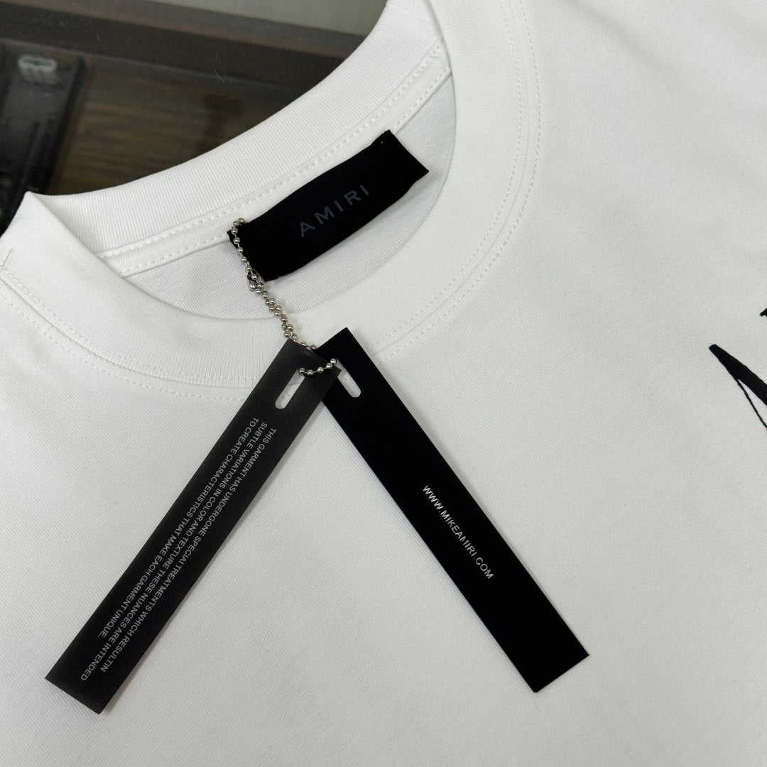 Latest short sleeved round neck T-shirt