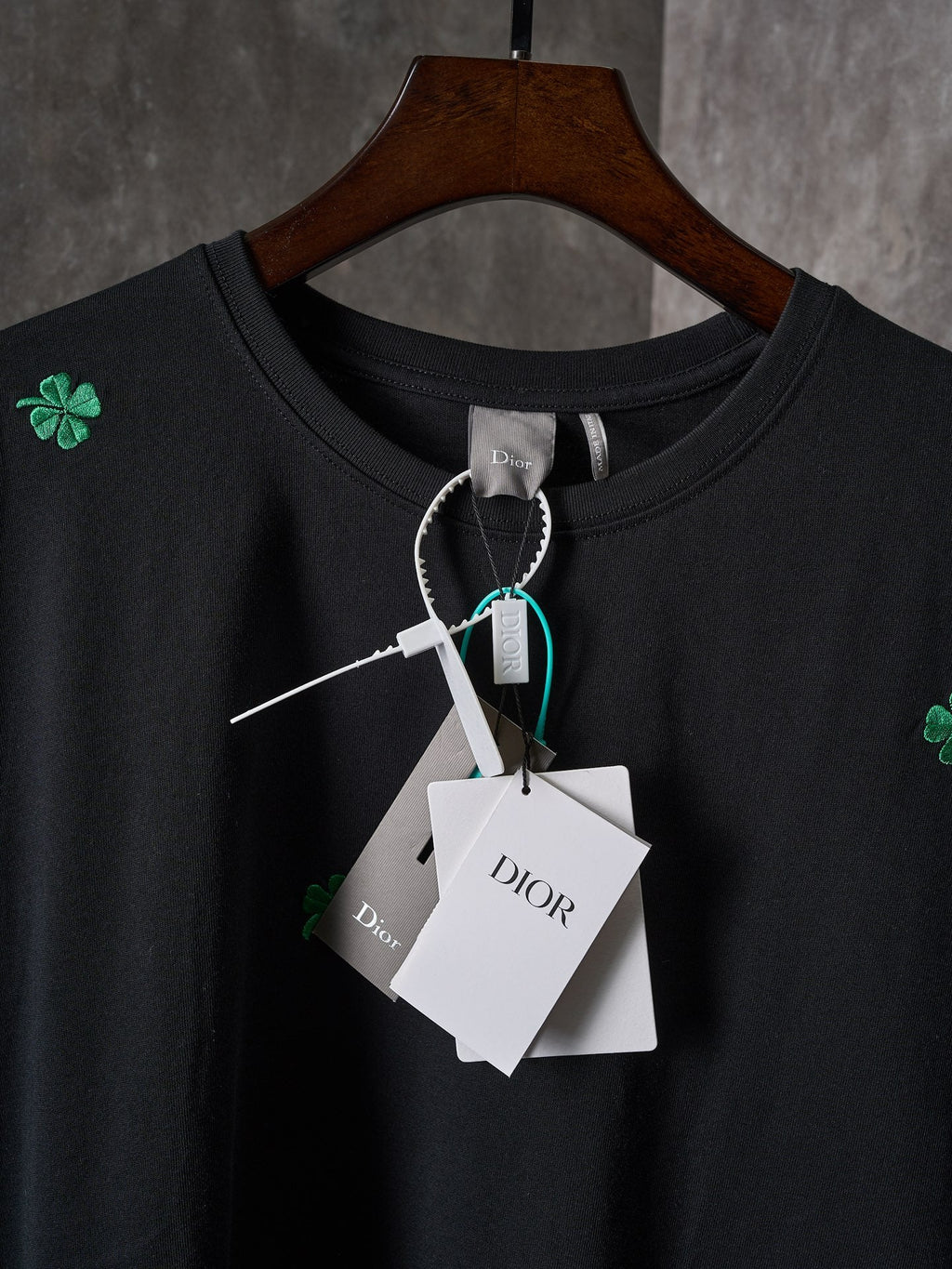 Four leaf clover embroidery pattern cotton loose round neck short sleeved T-shirt