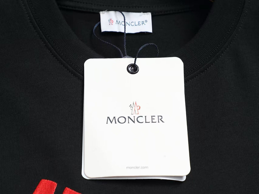 New color blocked embroidered letter T-shirt