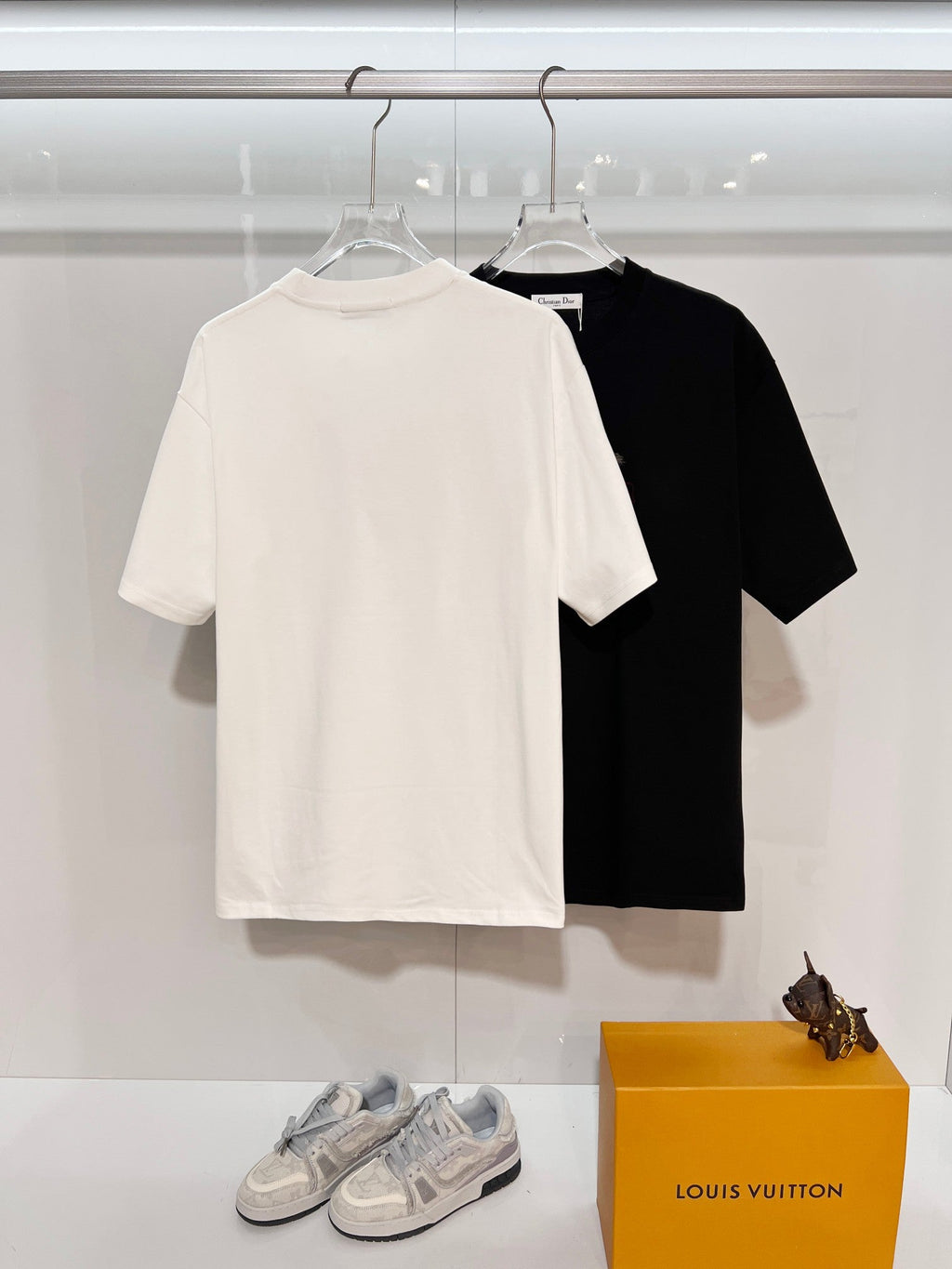 Color blocked graffiti messy offset letter round neck T-shirt
