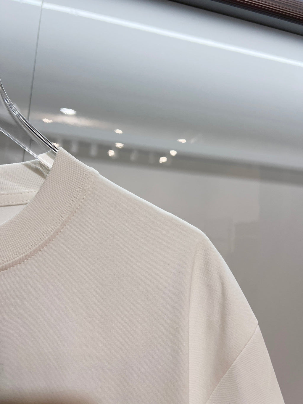 Matte splicing offset letter round neck T-shirt