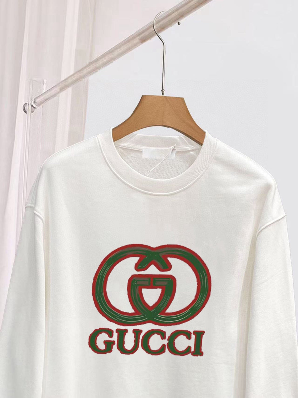 New long sleeved round neck sweatshirt 1