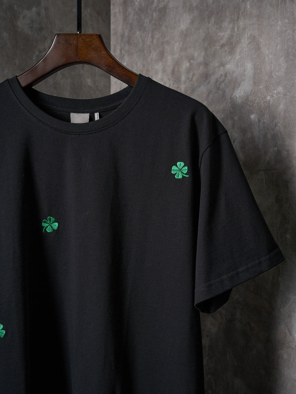 Four leaf clover embroidery pattern cotton loose round neck short sleeved T-shirt