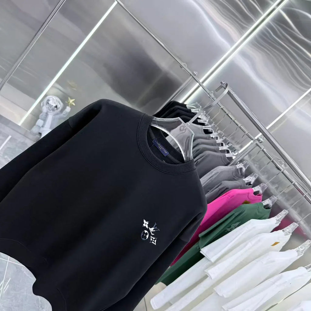 Autumn and winter new round neck long sleeved sweatshirt