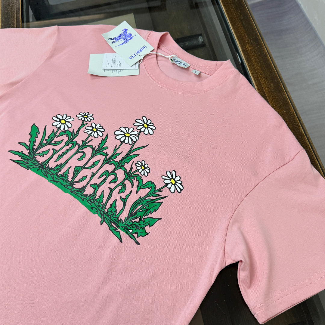 Latest short sleeved round neck T-shirt
