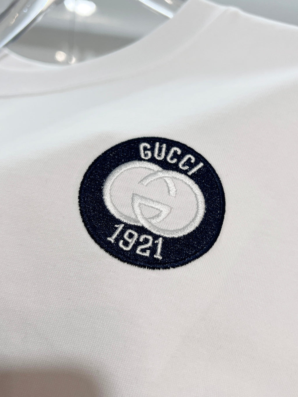 New interlocking embroidered short sleeves