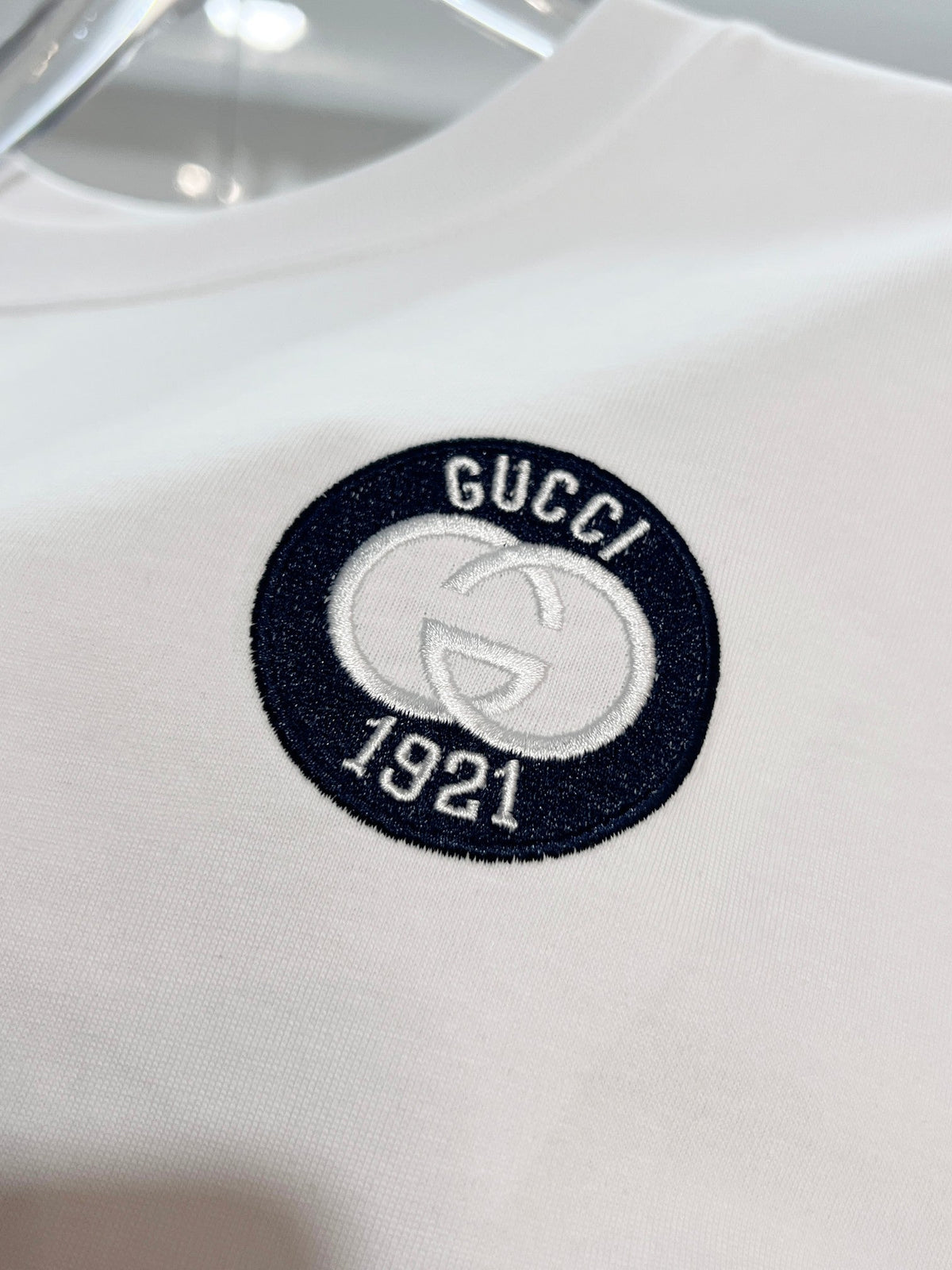 New interlocking embroidered short sleeves