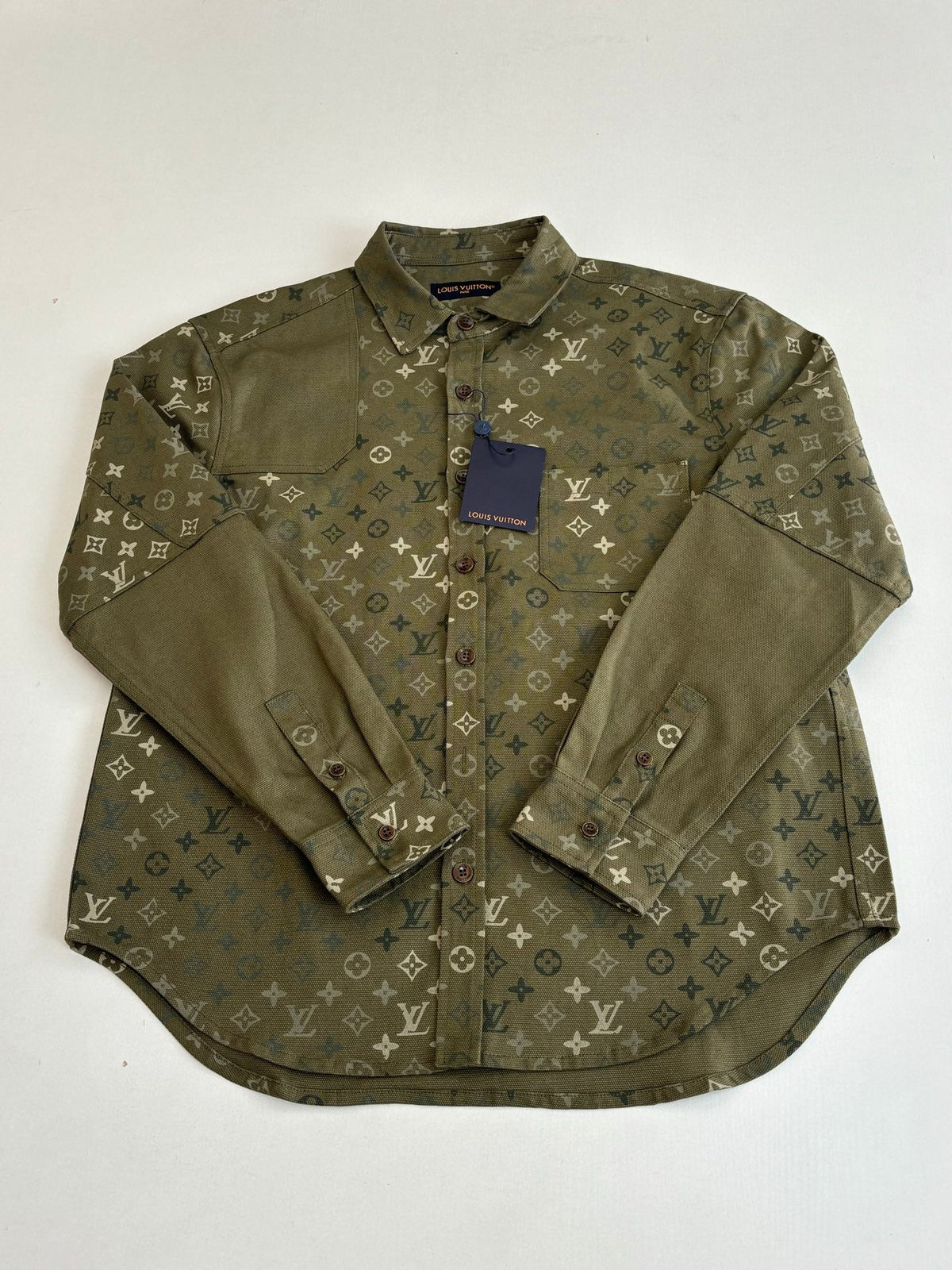 Full printed camouflage pointed collar long sleeved shirt