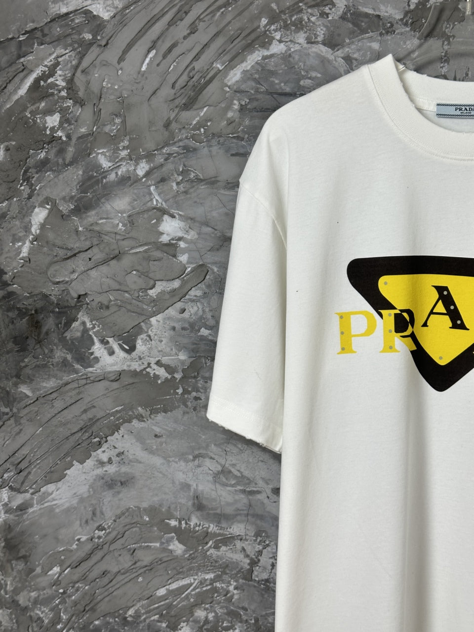 Loose fit version Unisex short sleeved t-shirt