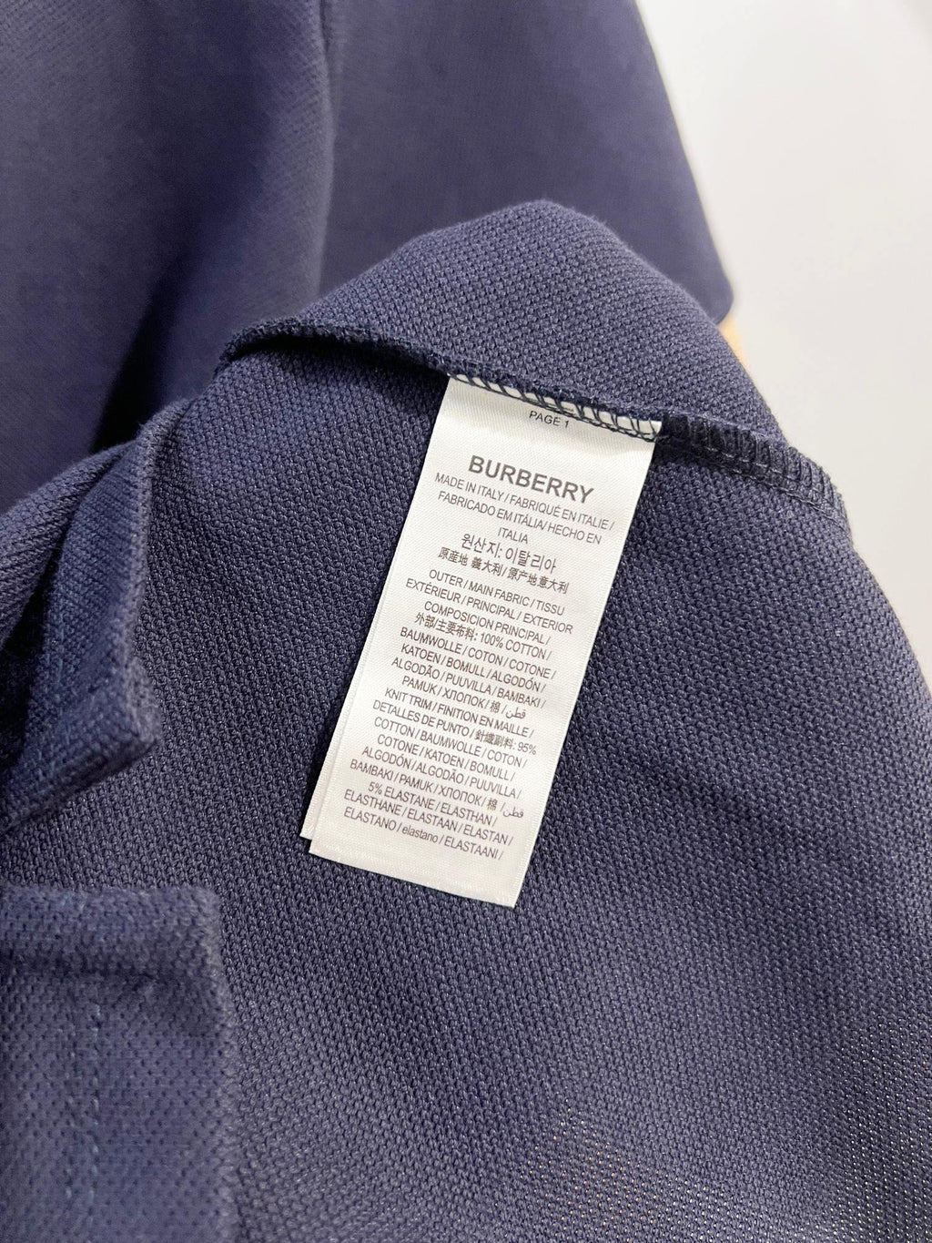 Color blocked flat machine collar with dark embroidery letters polo shirt