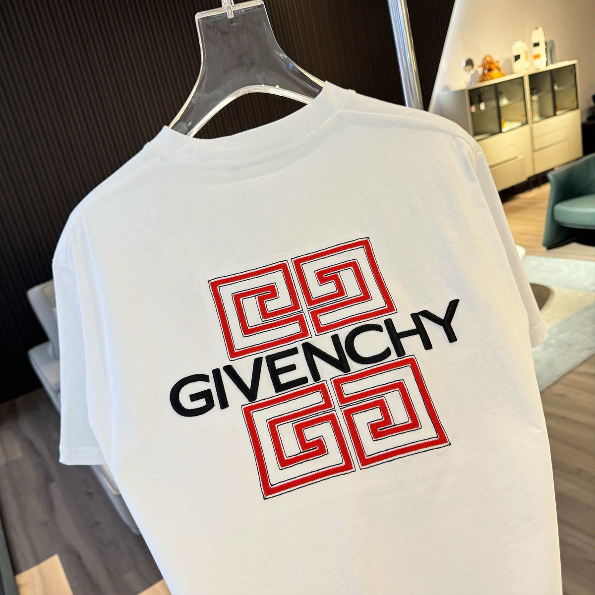 New embroidered letter short sleeved shirt