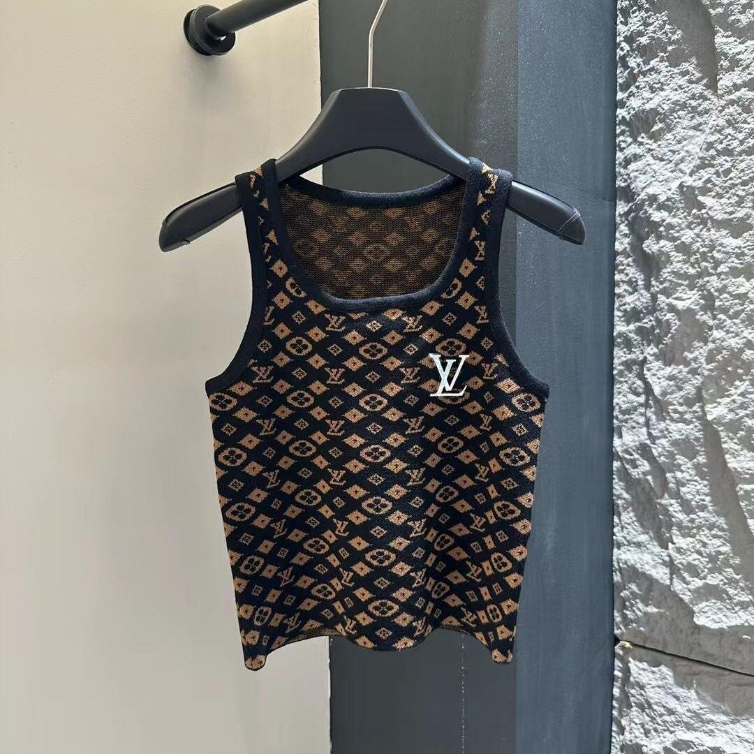 Laser logo knitted vest