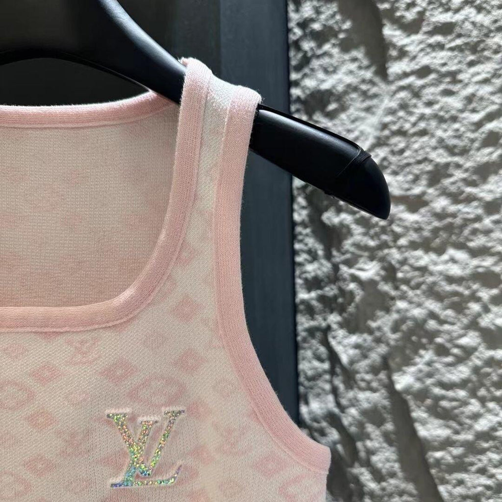 Laser logo knitted vest