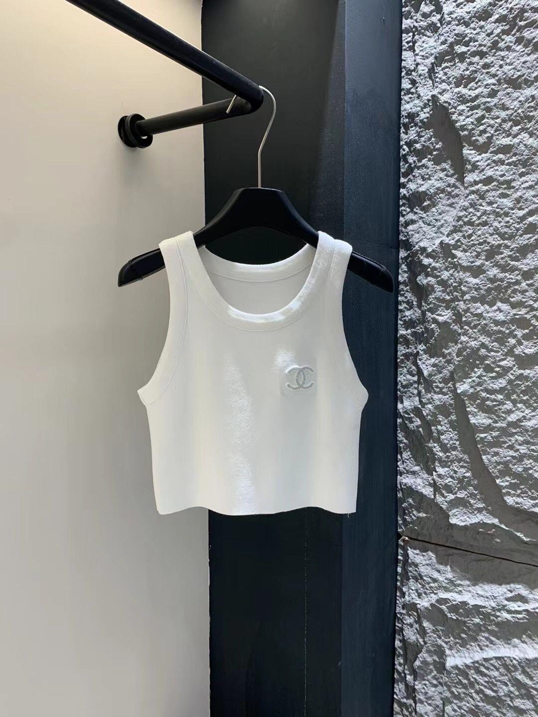 new knitted vest