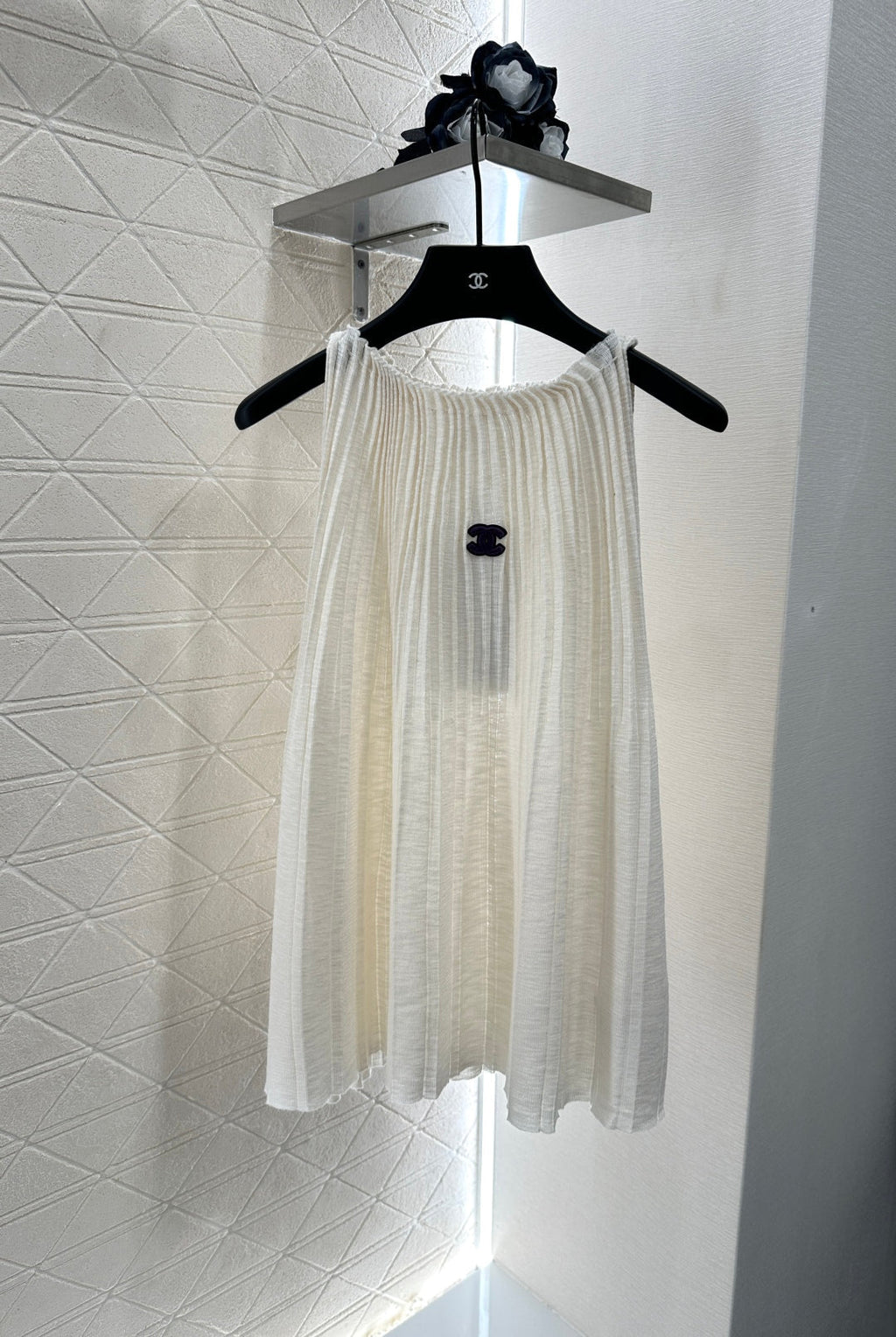 Halter neck pleated knitted vest