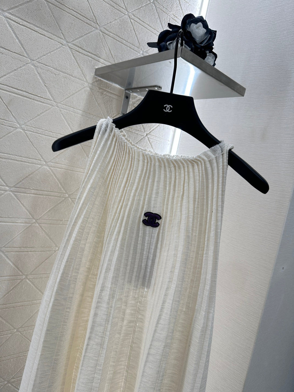 Halter neck pleated knitted vest