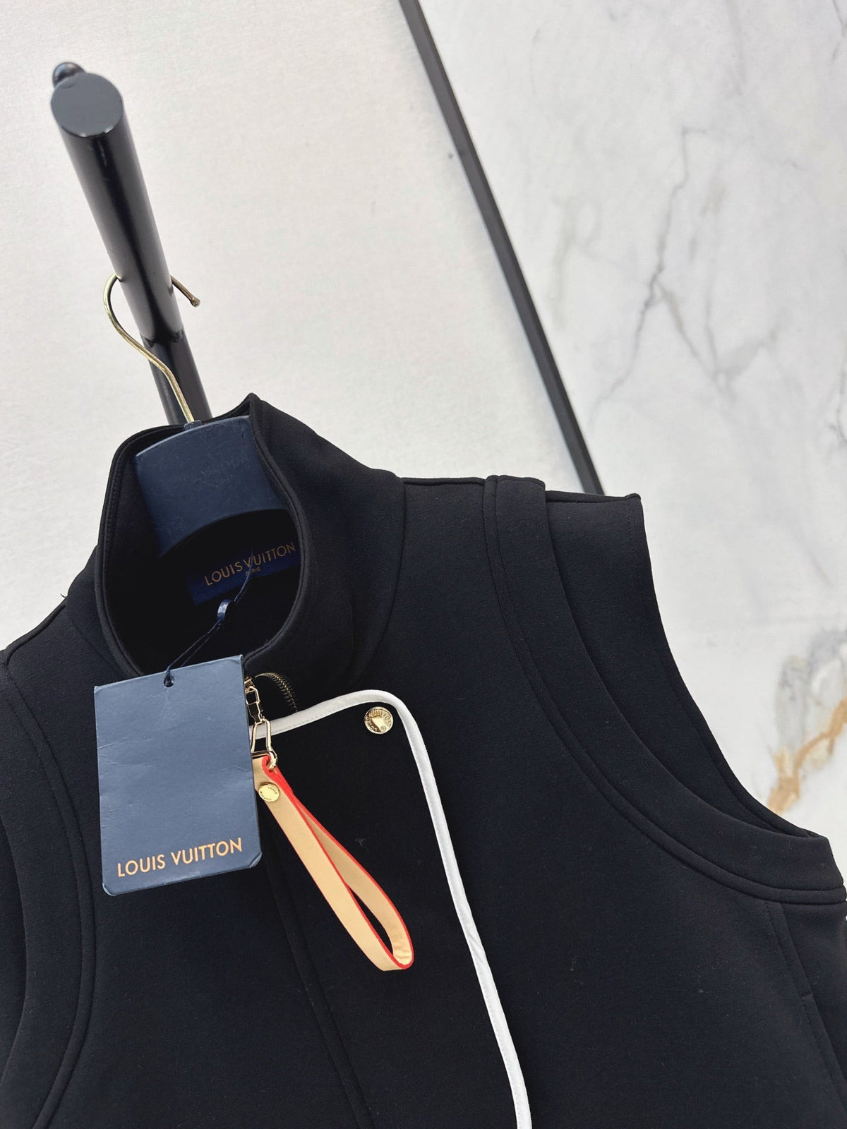 26 Early Autumn New Vest