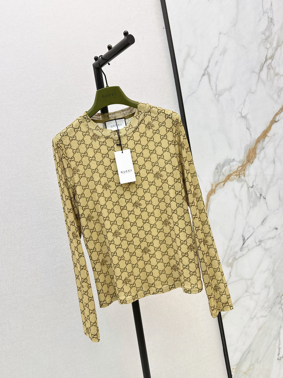 26 Early Autumn Latest Base Shirt