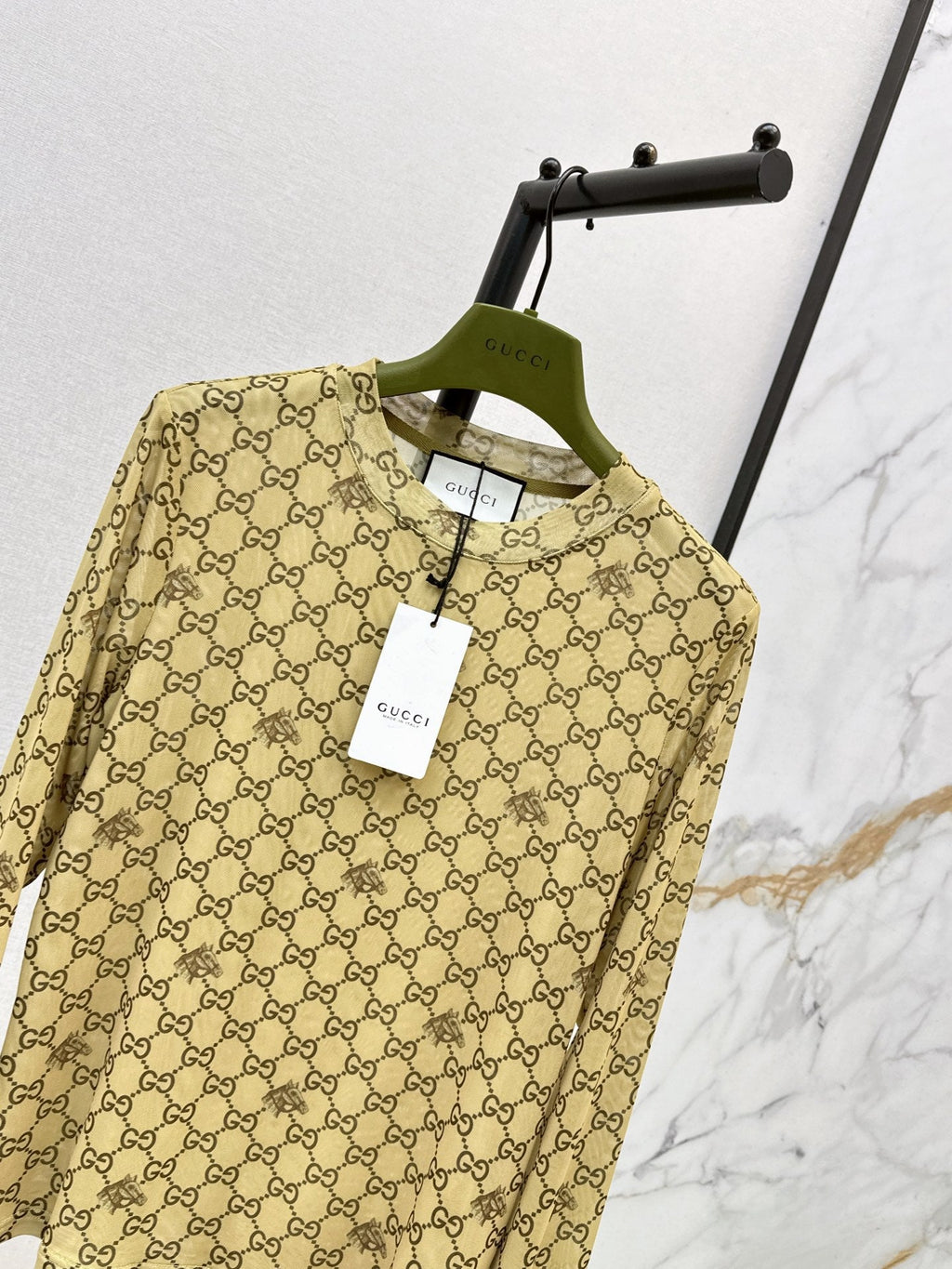 26 Early Autumn Latest Base Shirt