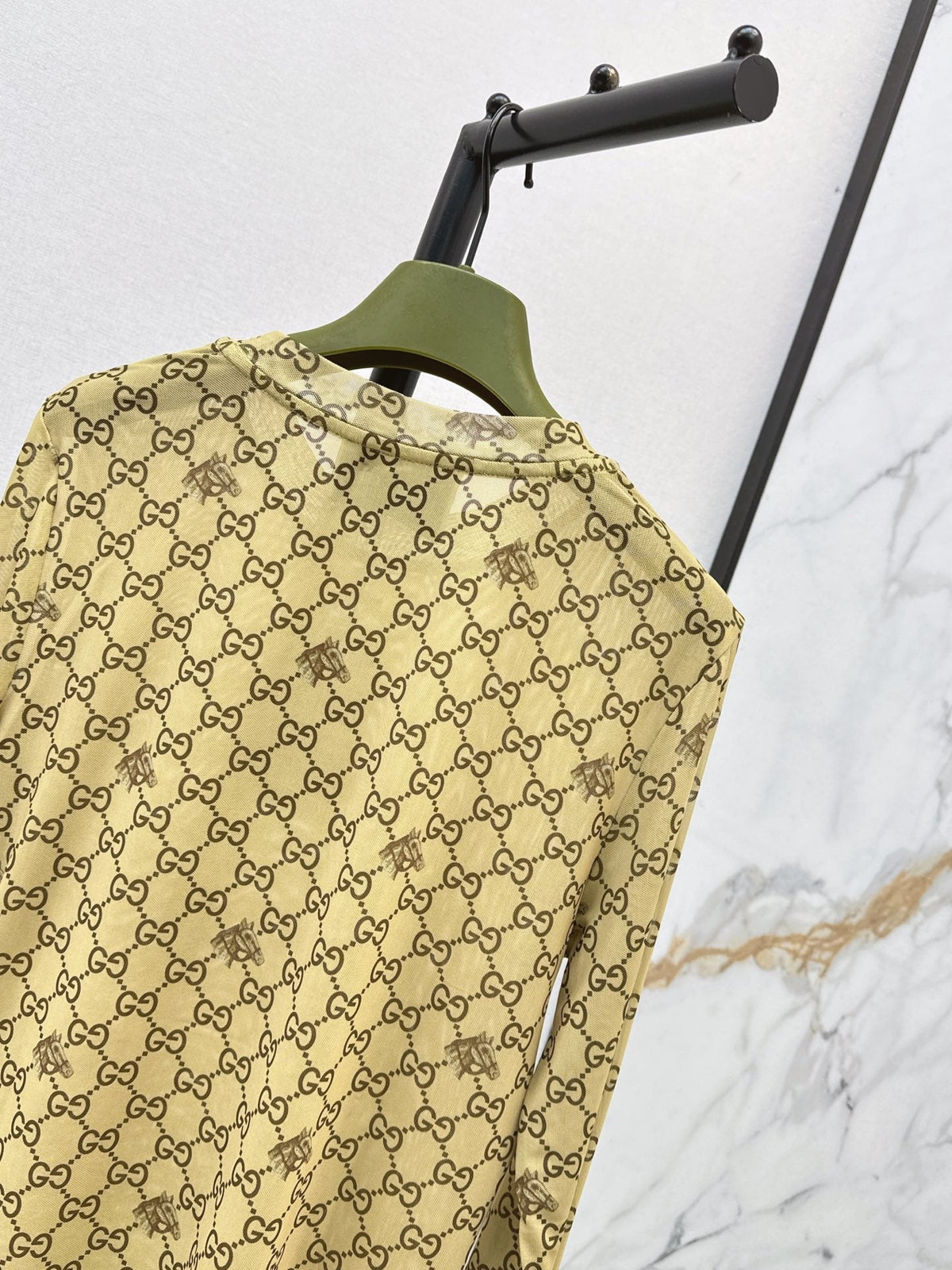 26 Early Autumn Latest Base Shirt