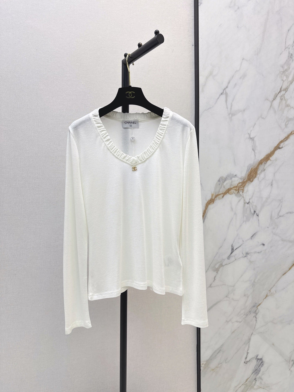 26 Early Autumn New V-Neck Base Shirt