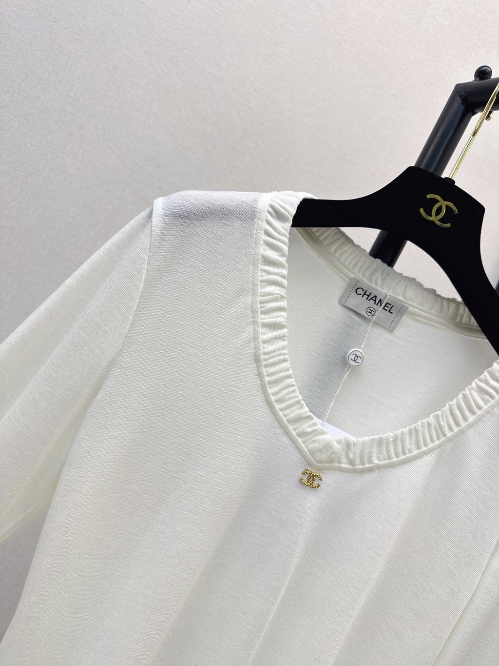 26 Early Autumn New V-Neck Base Shirt