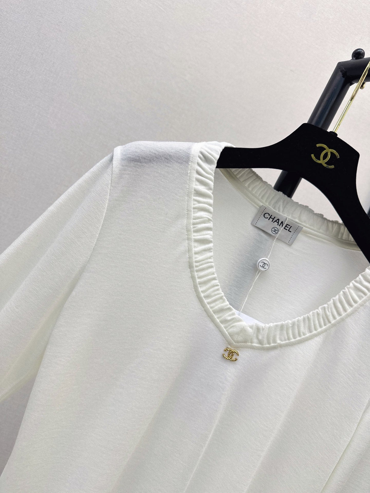 26 Early Autumn New V-Neck Base Shirt