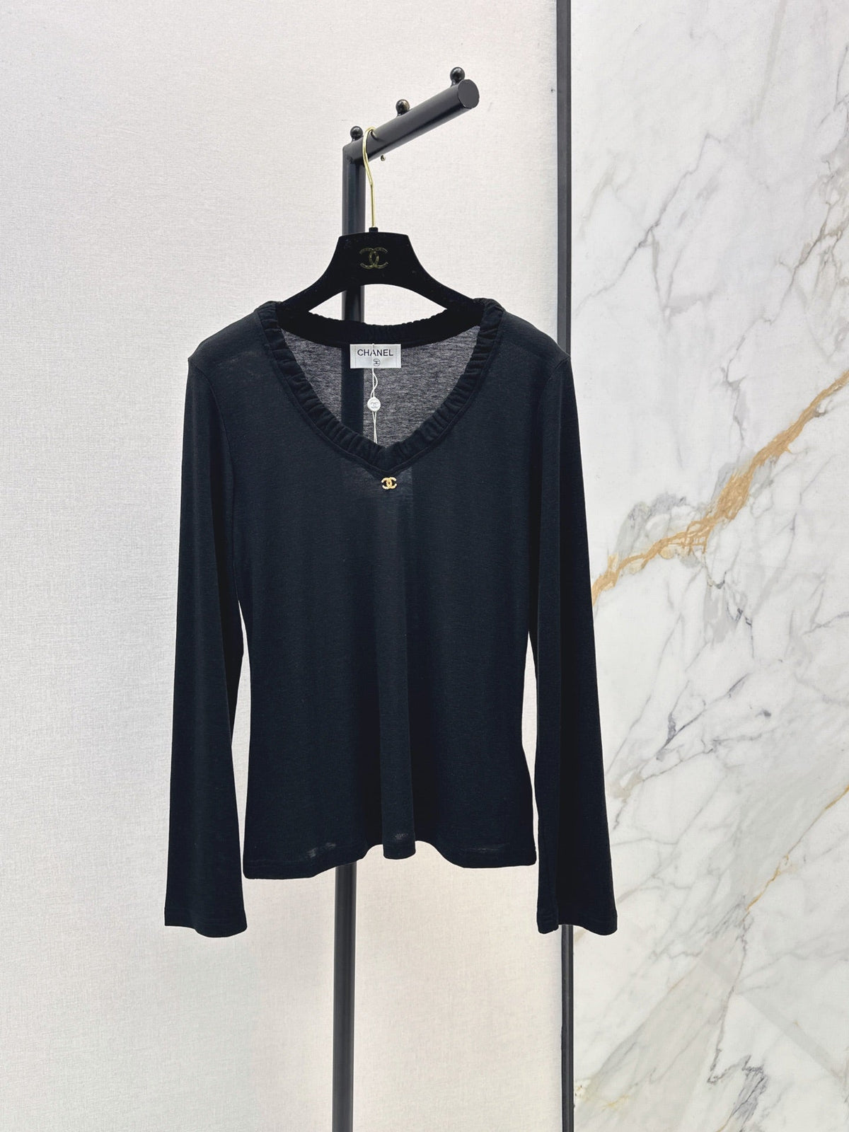 26 Early Autumn New V-Neck Base Shirt