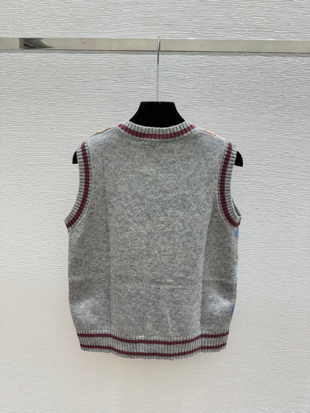 26 New Double C Stripe Hooded Knit Vest