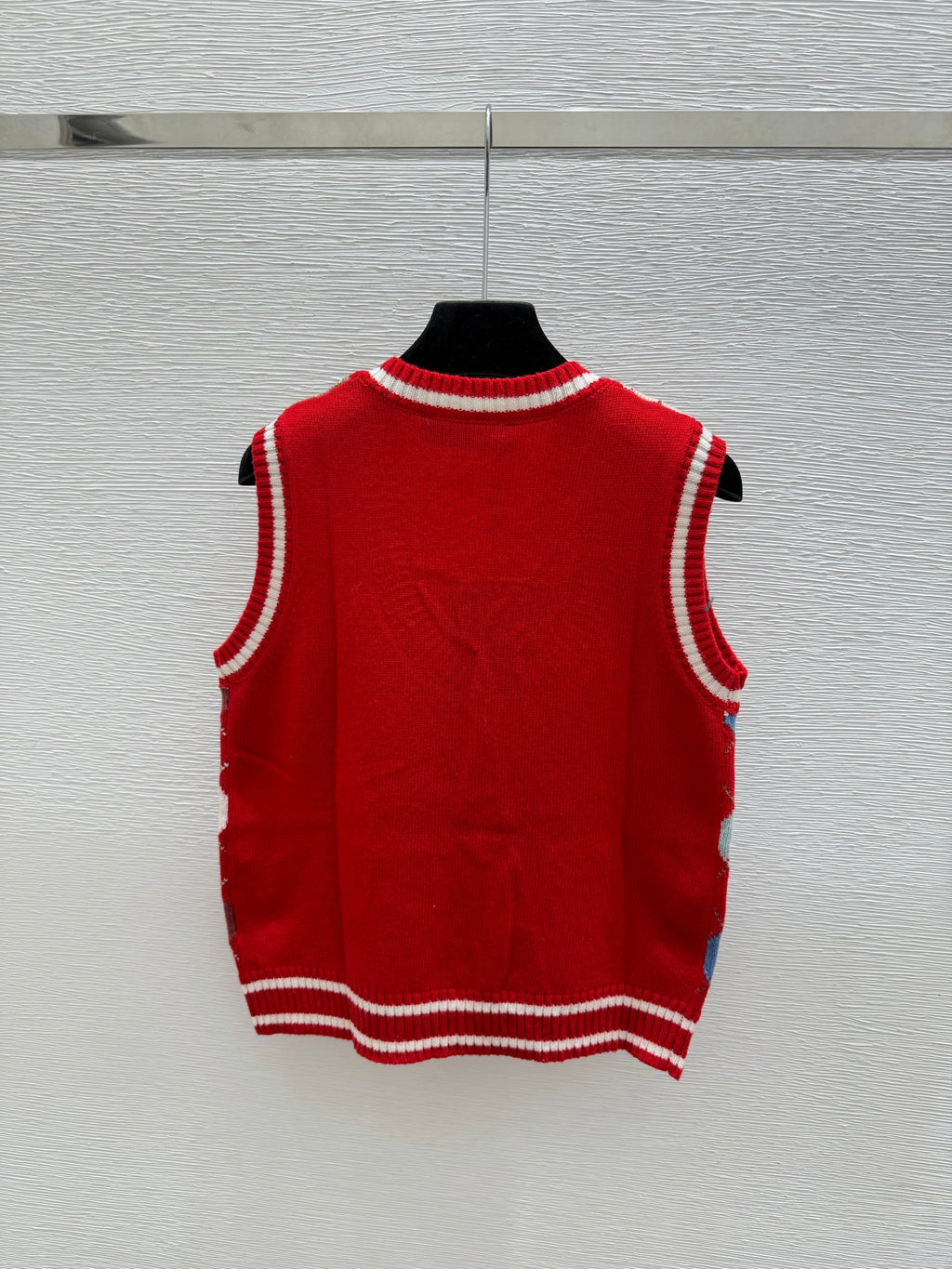 26 New Double C Stripe Hooded Knit Vest