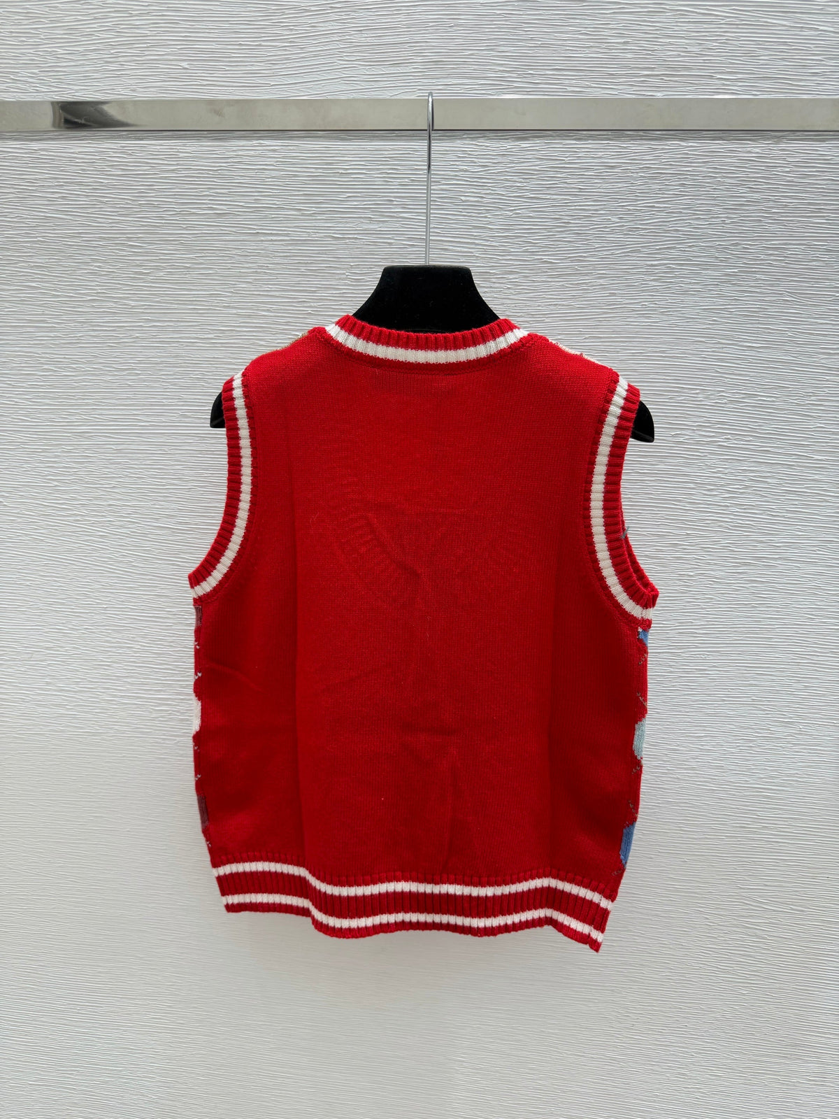 26 New Double C Stripe Hooded Knit Vest