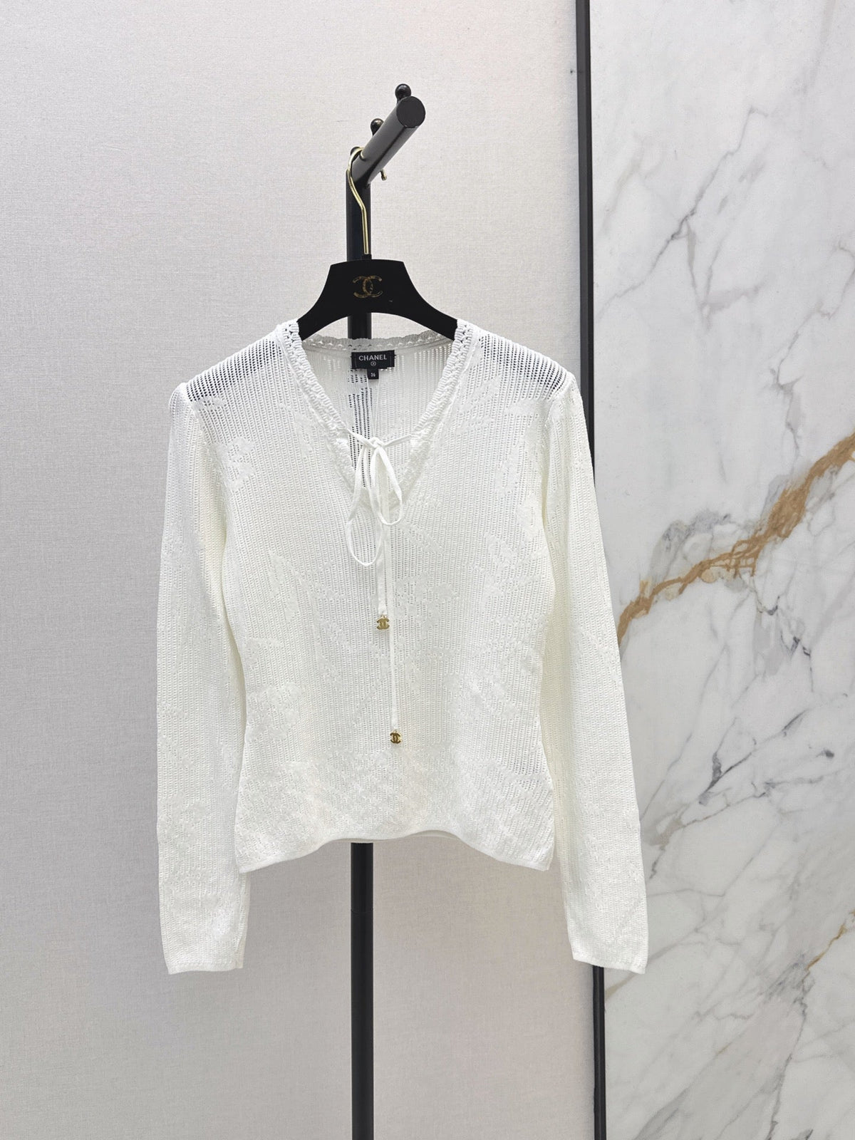 26 Early Autumn Latest Floral Hollow Jacquard V-Neck Knit Top