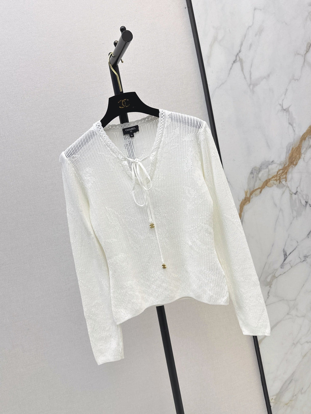 26 Early Autumn Latest Floral Hollow Jacquard V-Neck Knit Top