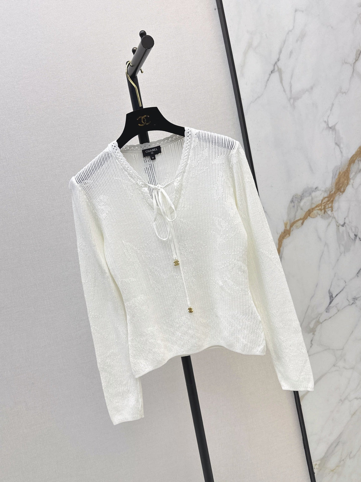 26 Early Autumn Latest Floral Hollow Jacquard V-Neck Knit Top