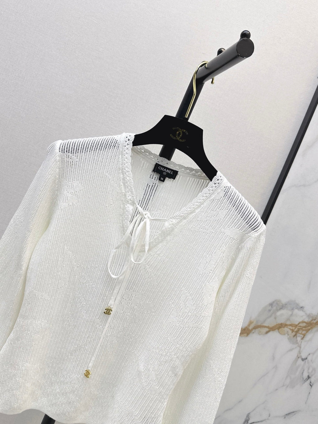 26 Early Autumn Latest Floral Hollow Jacquard V-Neck Knit Top
