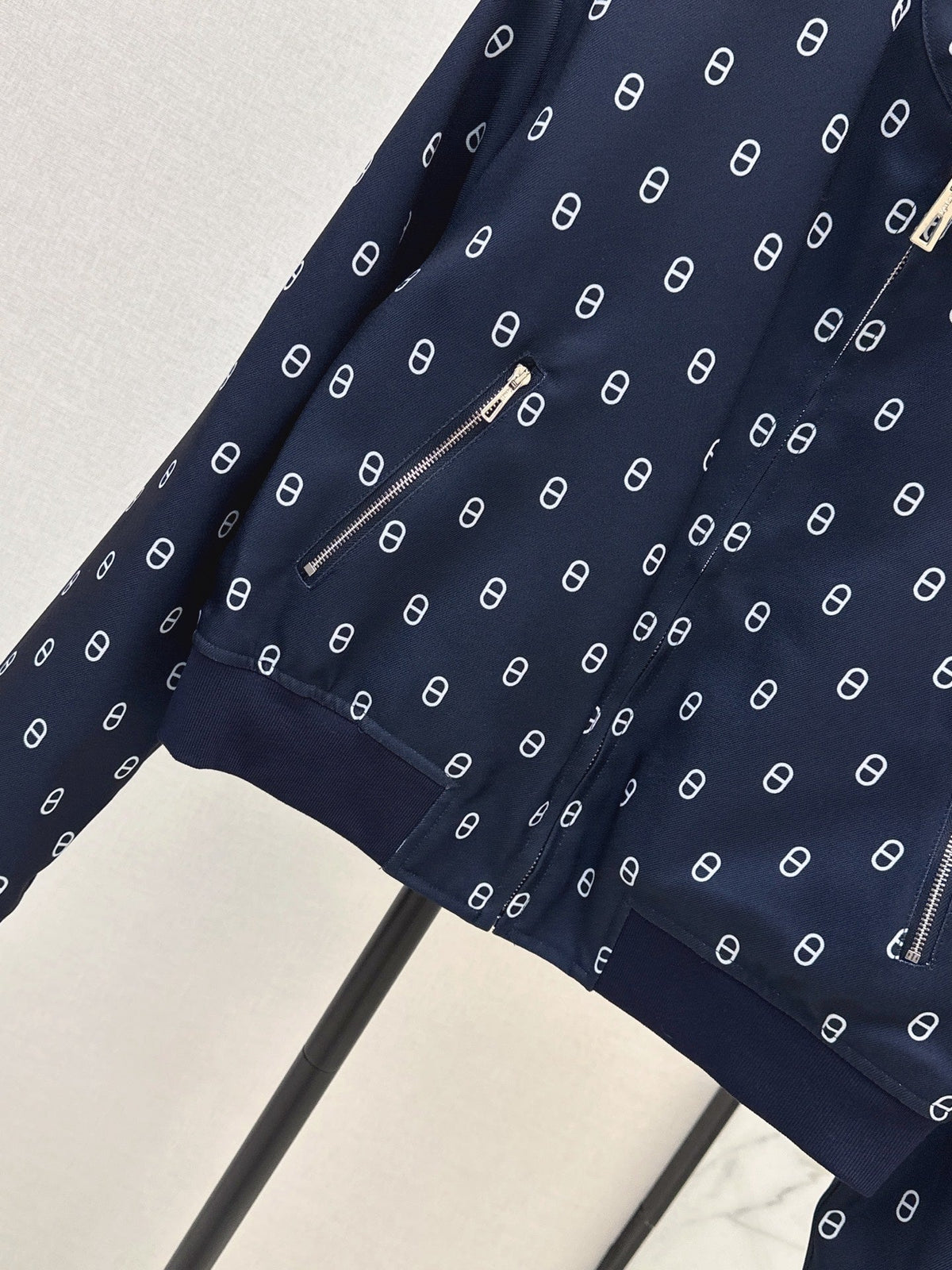 Hermès / 26 Early Autumn Latest Printed Reversible Jacket