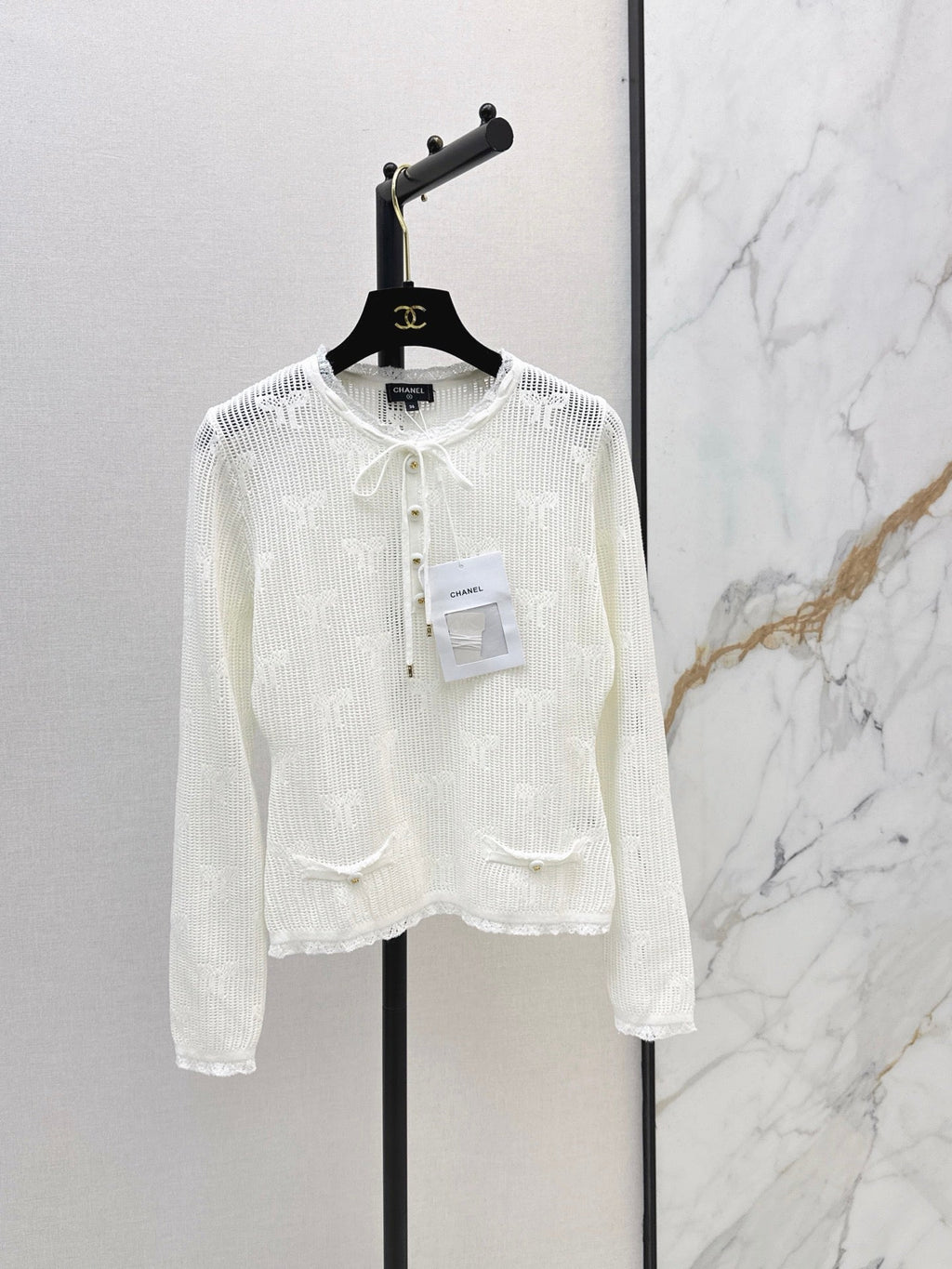 26 Early Autumn Latest Hollow-Out Long-Sleeve Knit Sweater