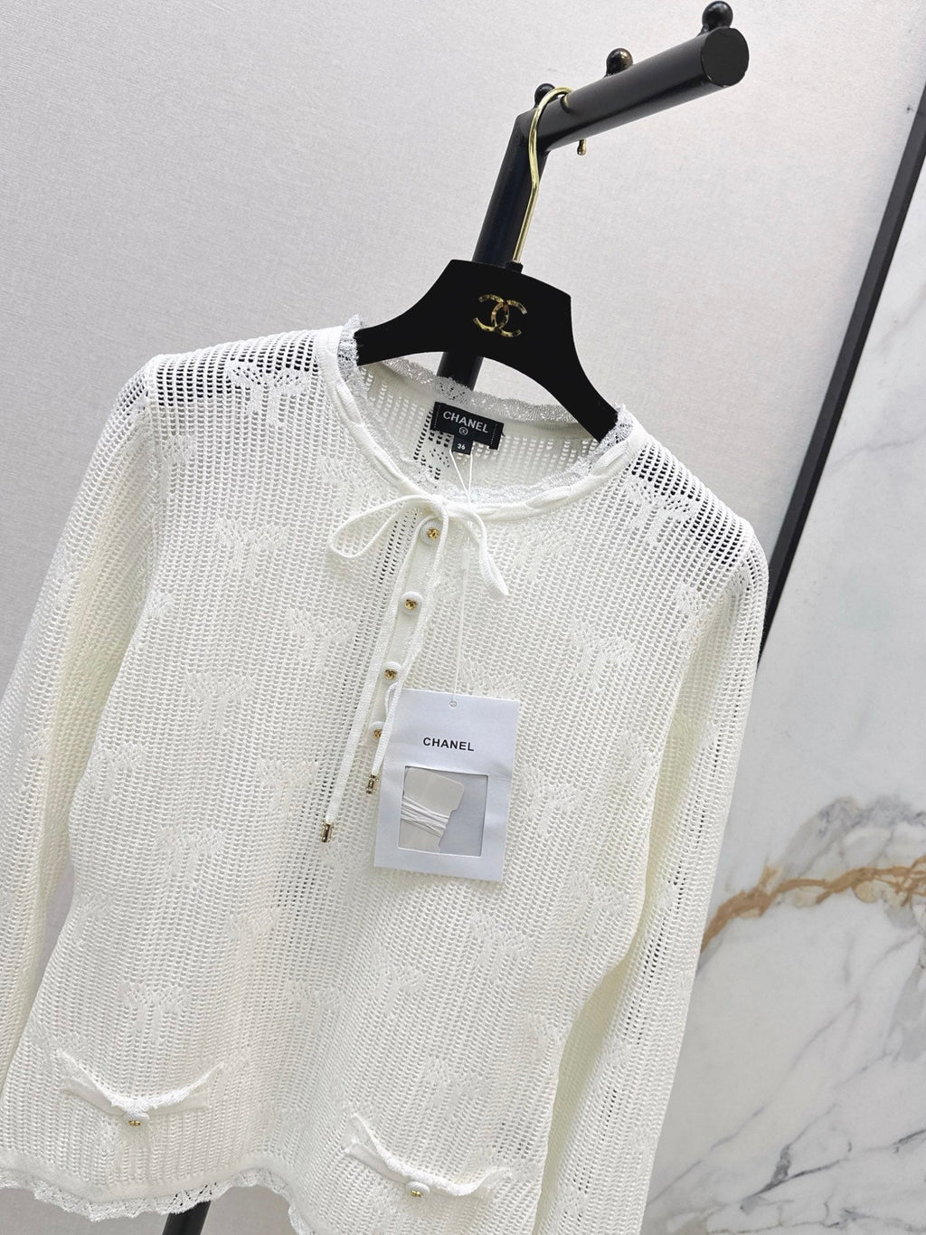 26 Early Autumn Latest Hollow-Out Long-Sleeve Knit Sweater