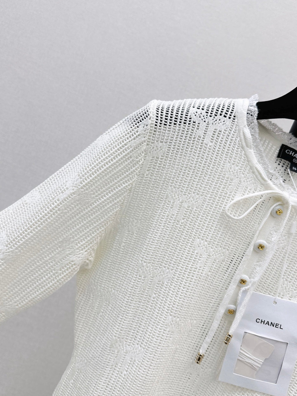 26 Early Autumn Latest Hollow-Out Long-Sleeve Knit Sweater