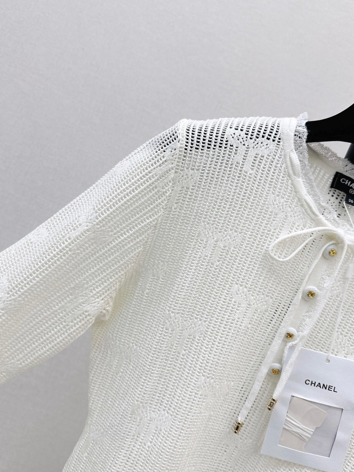26 Early Autumn Latest Hollow-Out Long-Sleeve Knit Sweater