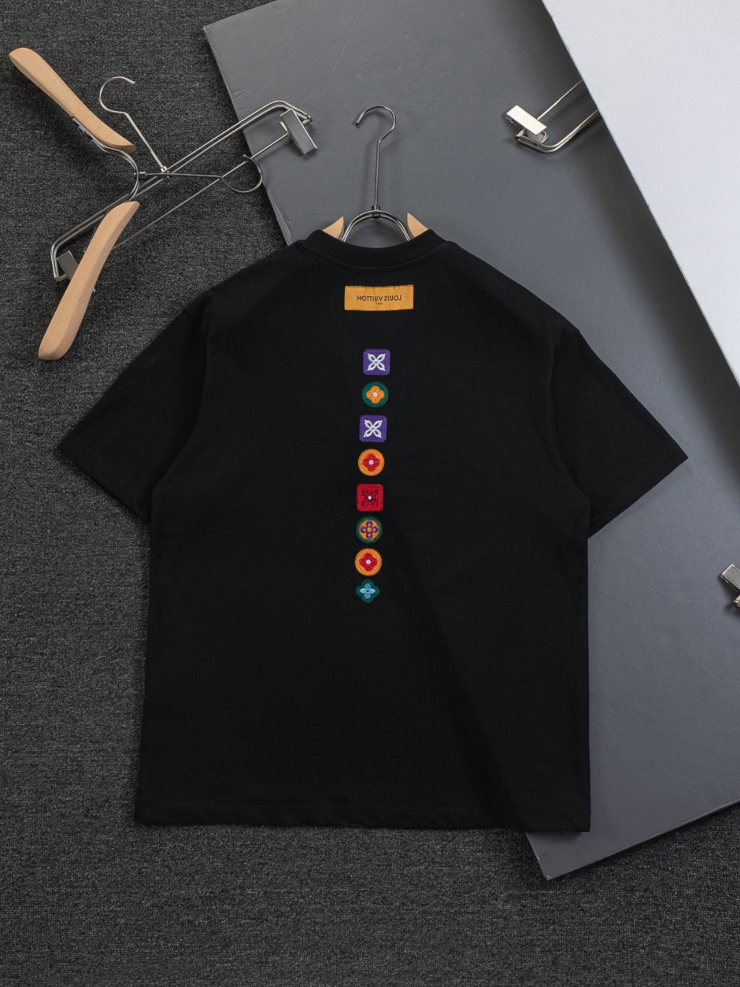 Four leaf clover embroidered round neck T-shirt