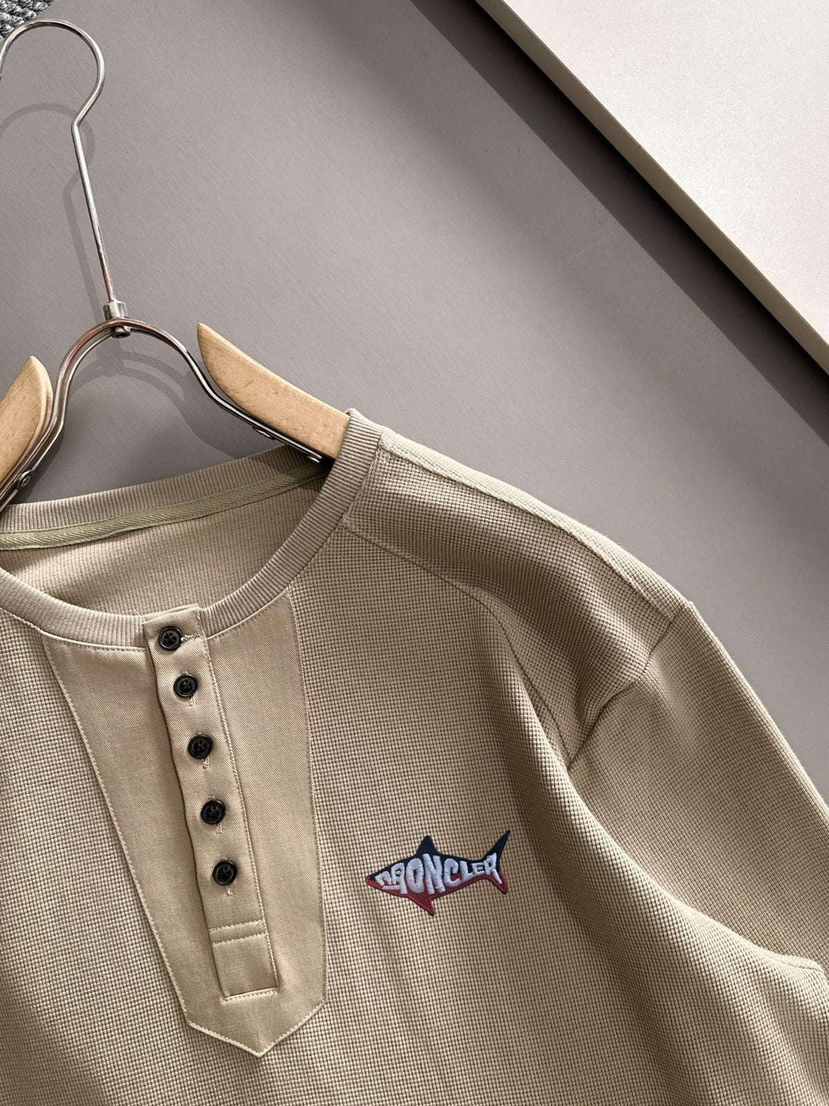 Autumn and winter new style lapel sweatshirt with long sleeves