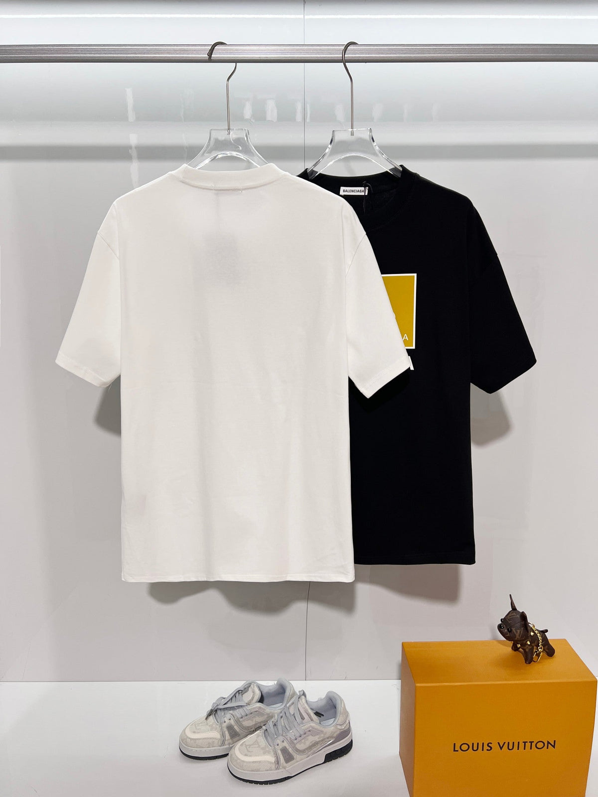 Color blocked striped offset printed letter round neck T-shirt