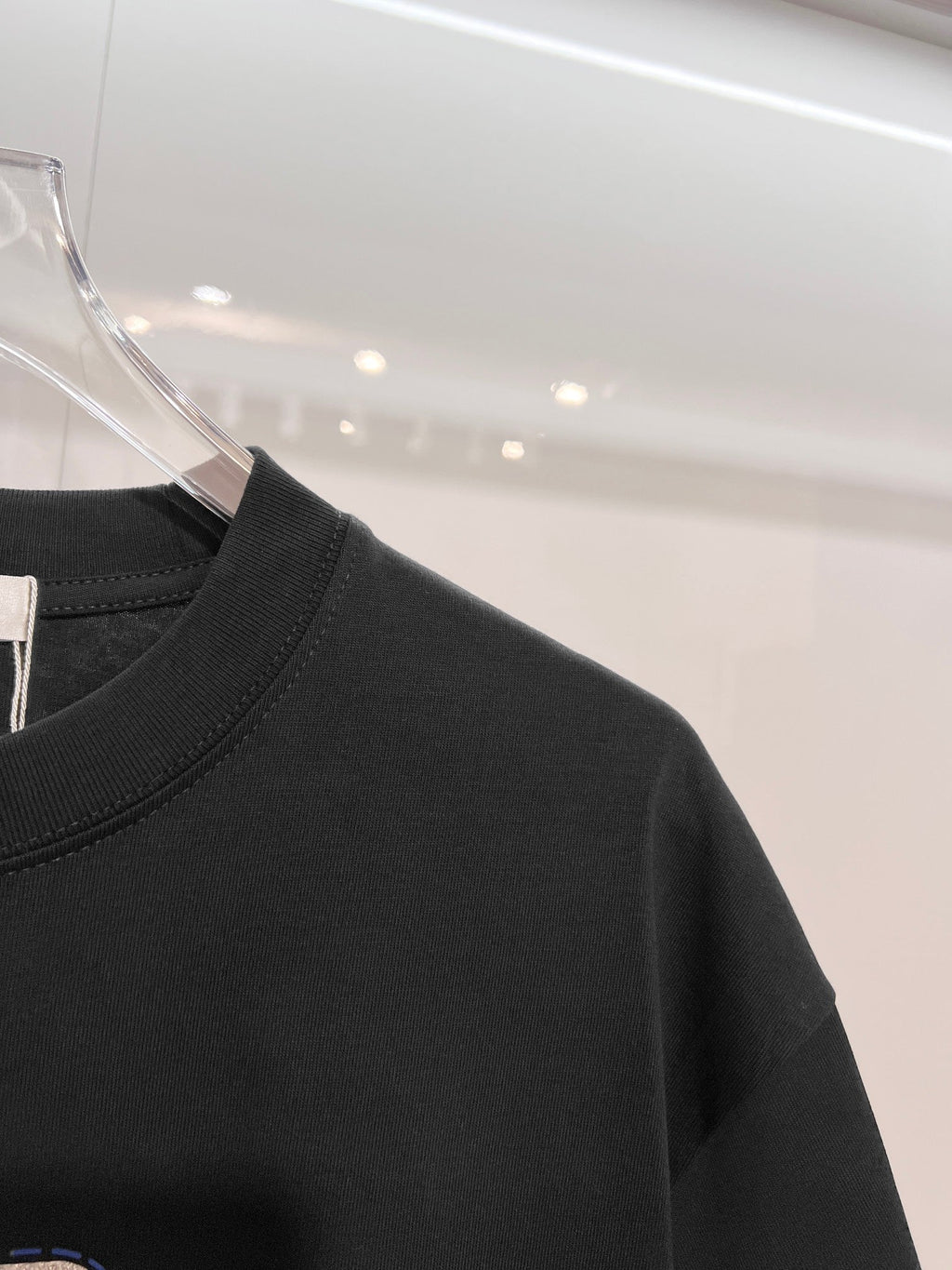 Matte splicing offset letter round neck T-shirt